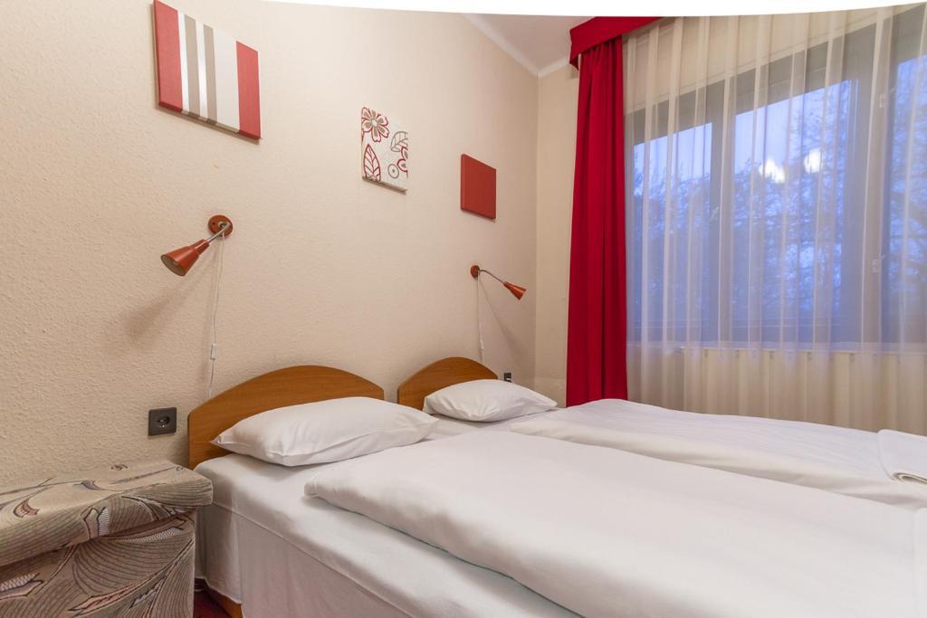 Bed and Breakfast Vadregeny Panzio Esztergom Zimmer foto